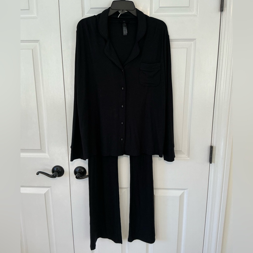 SKIMS Soft Lounge Pajama Set With Foldover Pants | Onyx | Size M